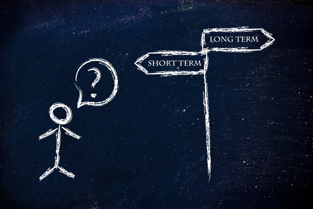 Should I choose a short- or long-term property investment plan?